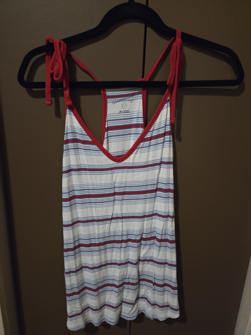 Universal Thread Tank